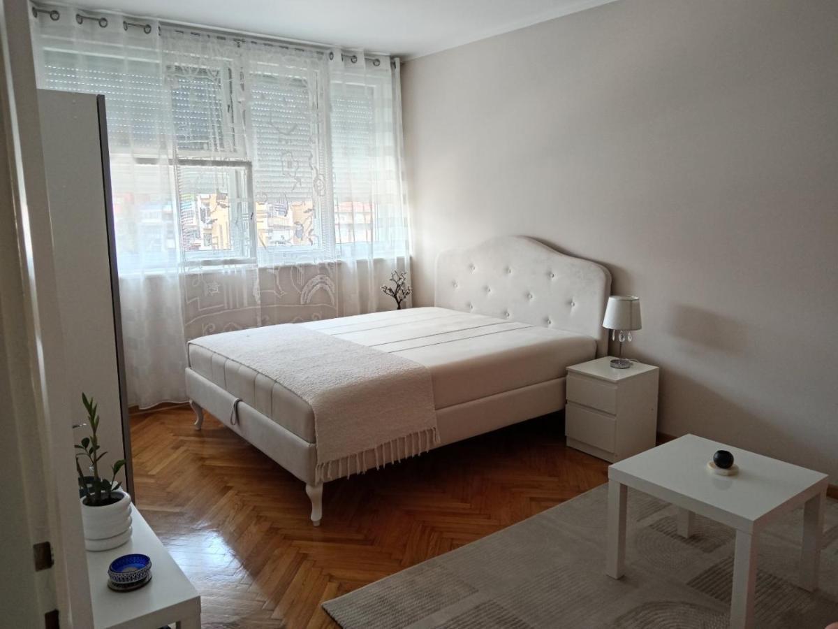 Red Square Apartment Pirot Exterior foto