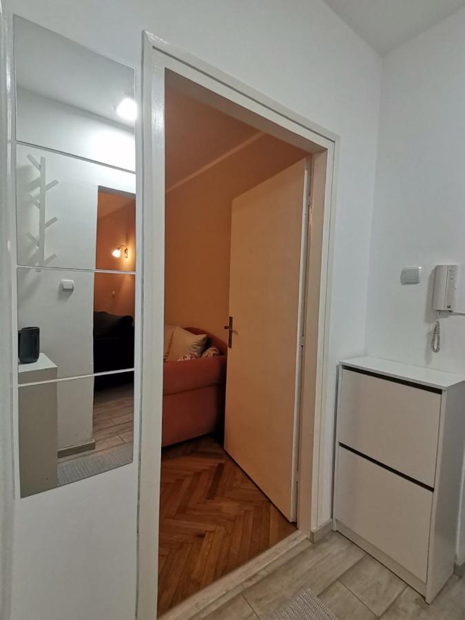 Red Square Apartment Pirot Exterior foto